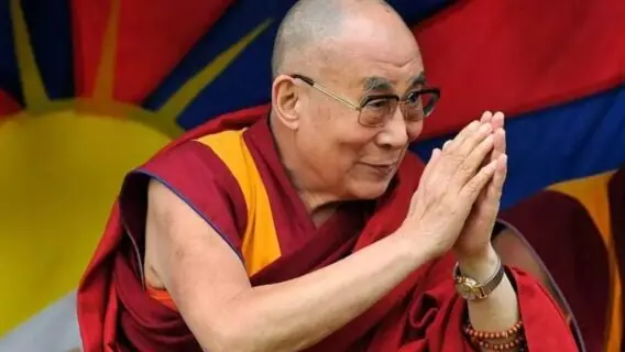 Dalai Lama é vacinado contra COVID-19 com dose de Oxford