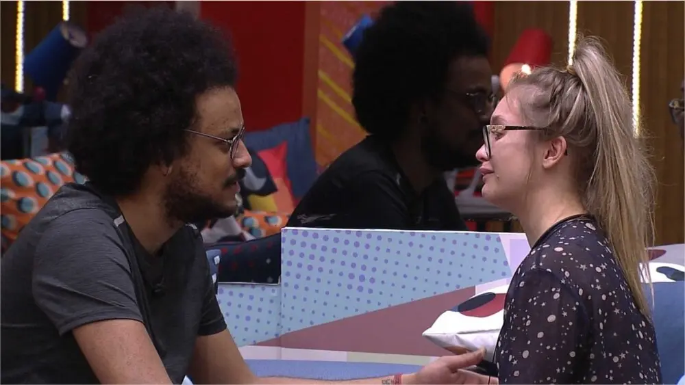 João Luiz e Carla lideram a votação BBB21