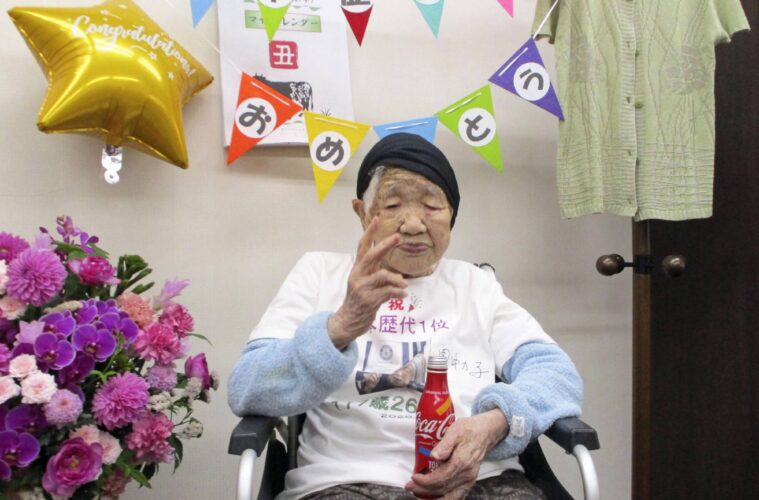 Imagem da pessoa mais velha do mundo, Kane Tanaka , que vai carregar tocha olímpica