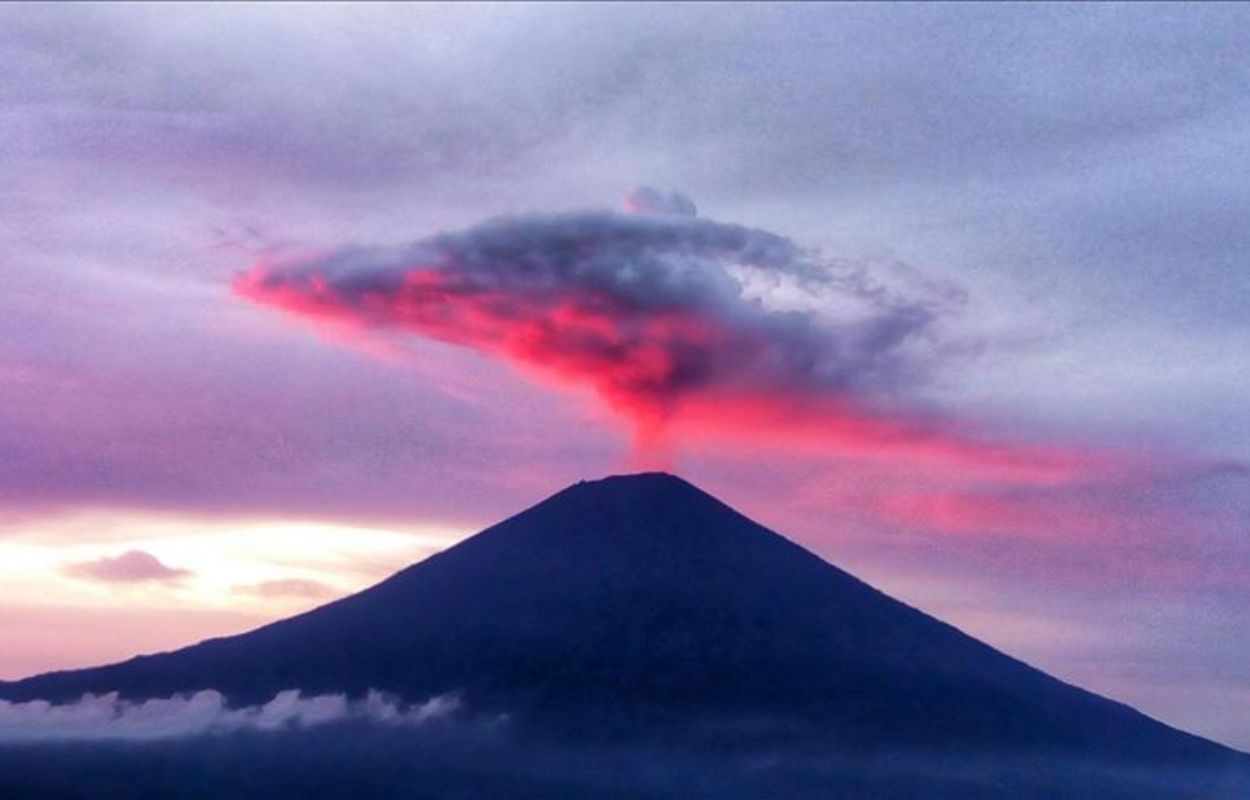 Monte Agung já teve uma erupção de 11 meses. Foto Agência Estatal da Indonésia