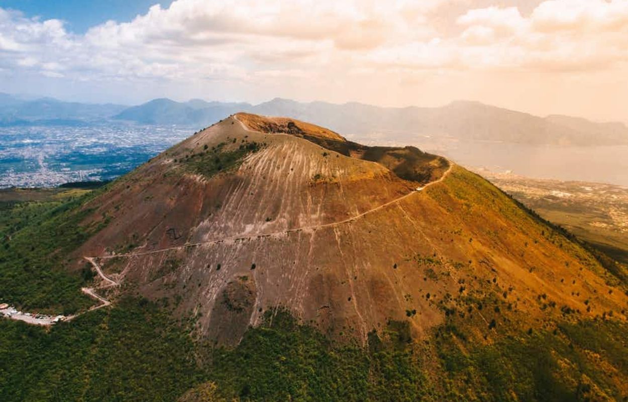 O Monte Vesúvio é um dos vulcões mais famoso. Foto Tudo Sobre Nápoles