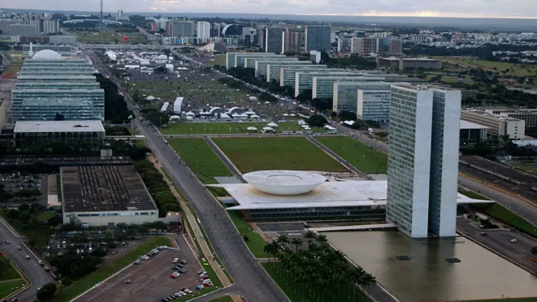 Entenda como funciona o congelamento do salário do servidor público
