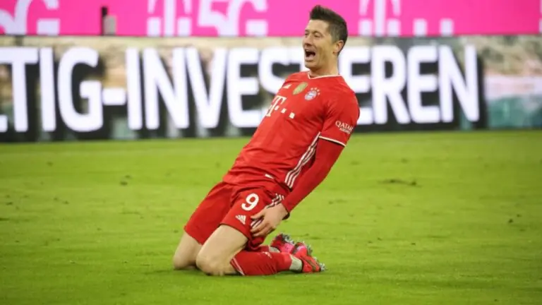 Com três de Lewandowski, Bayern vence Borussia Dortmund de virada