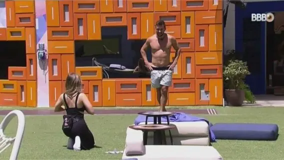 BBB21: Carla Diaz admite que cena com Arthur foi para fazer ‘VT’