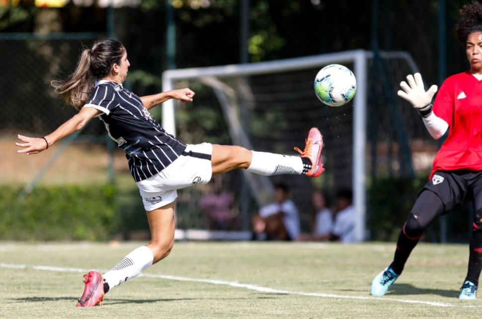 jogo de aposta de futebol que ganha dinheiro