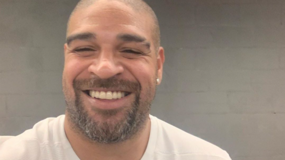 Adriano Imperador se muda para hotel e vai pagar R$ 80 mil por mês