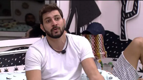 BBB21: Caio arrumas as malas e pede para sair do programa