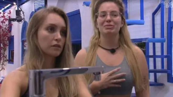 BBB21: Viih Tube cai no choro e implora perdão a Carla