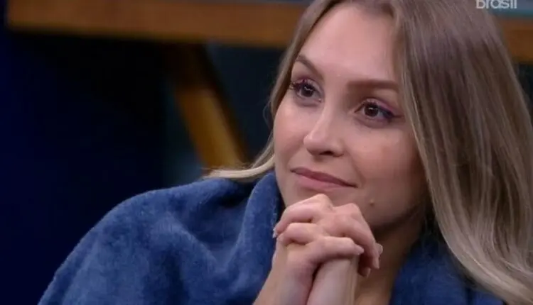 Carla Diaz no quarto secreto
