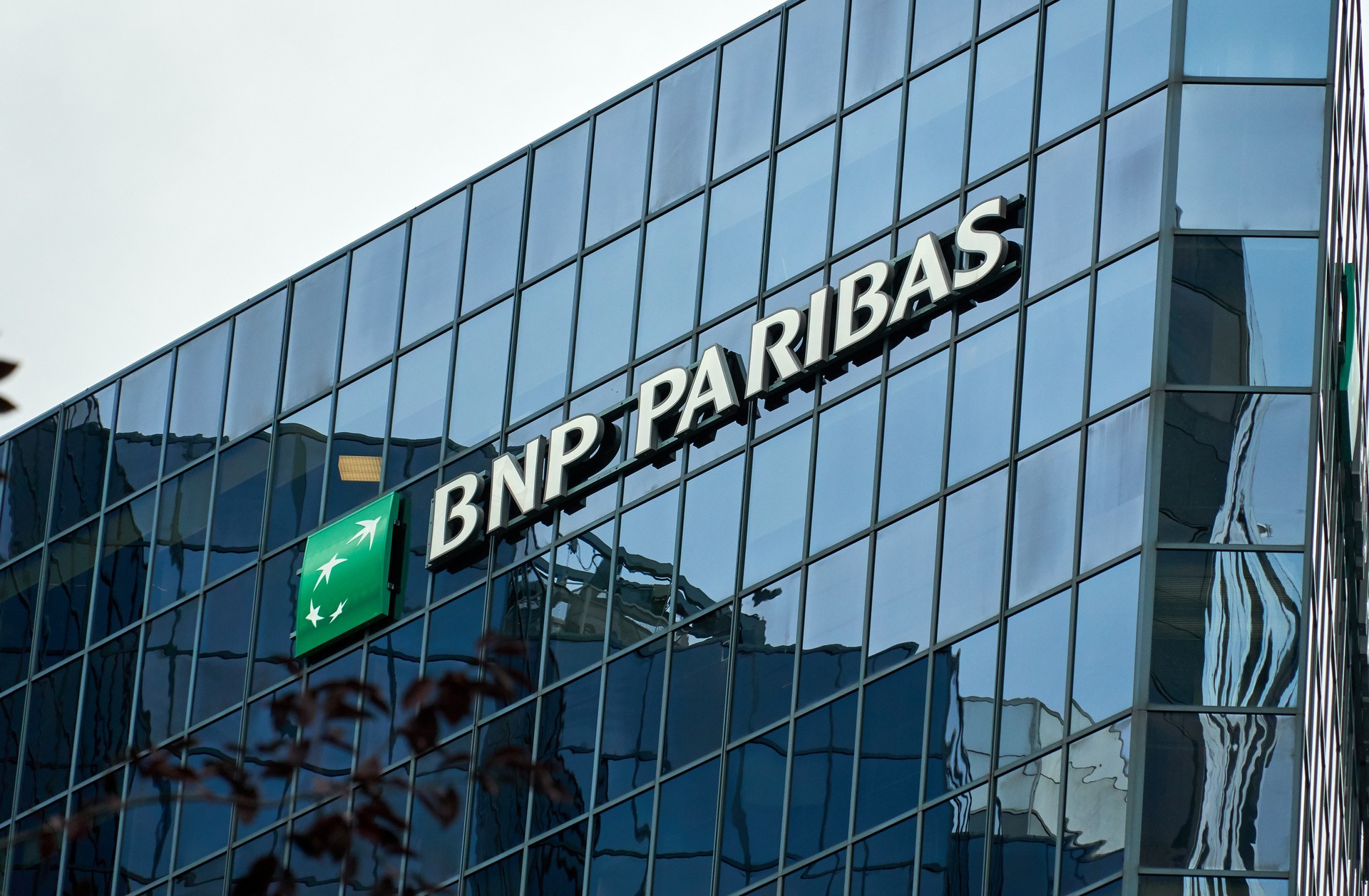 BNP Paribas ressalta prós e contras de se investir em Bitcoin