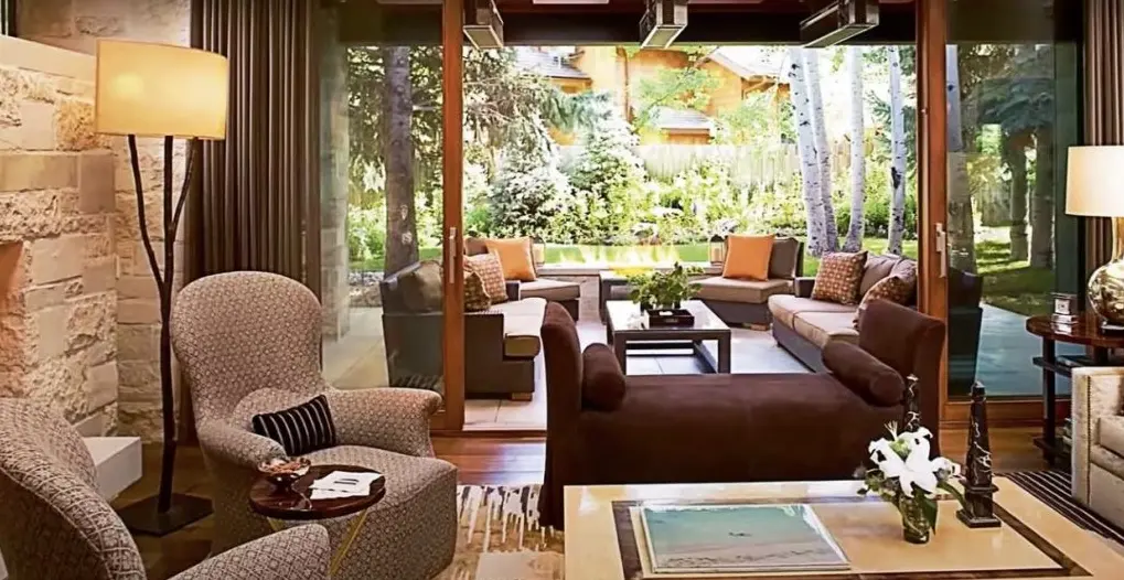 Imagens da área interna da casa de Messi