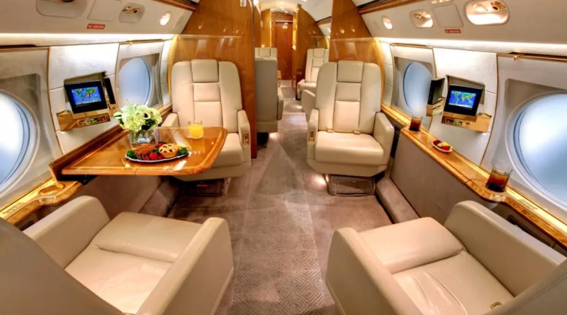 Imagens internas do jatinho de Lionel Messi