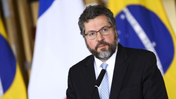 Ministro Ernesto Araújo pede demissão do cargo