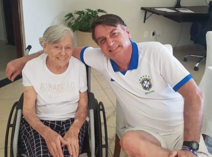 Imagem de Bolsonaro com sua mãe, Olinda Bolsonaro