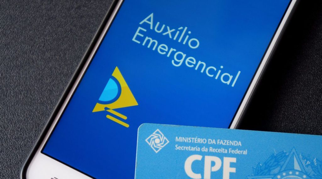 Imagem mostra celular com aplicativo do governo sobre a PEC Emergencial 2021