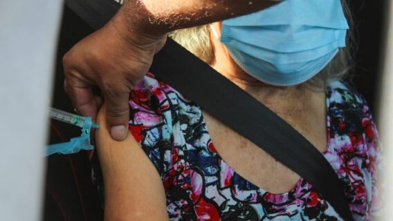 Confira os postos de vacinação abertos no final de semana em SP