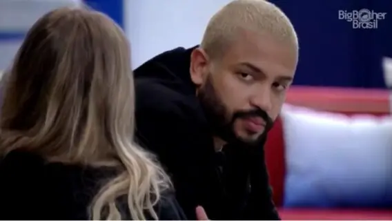 BBB21: Projota suspeita de paredão após ouvir marteladas