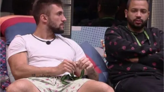 BBB21: bêbado, Arthur fala com cachorro achando que é Projota