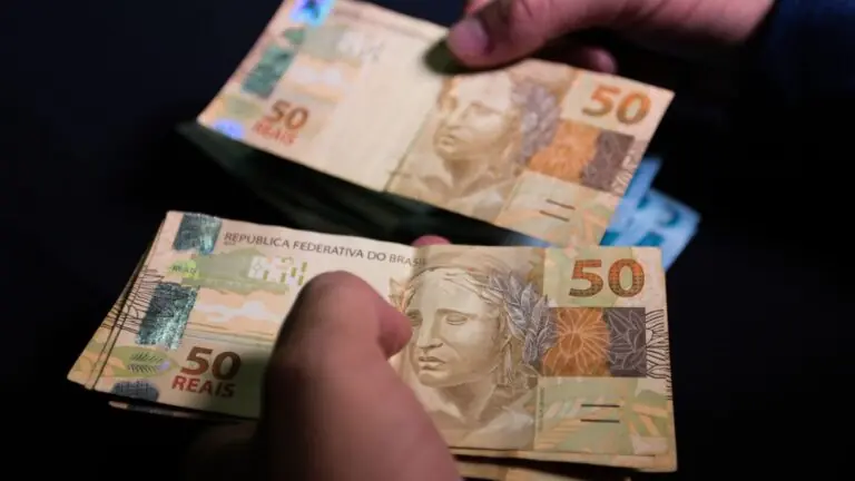 Vendas no varejo crescem 0,6% em fevereiro, diz IBGE