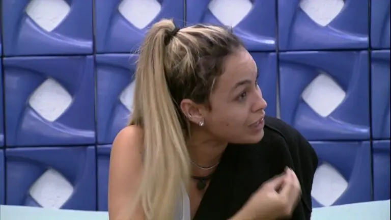 BBB21: Sarah briga com Gil para defender Rodolffo: ‘cala a tua boca’