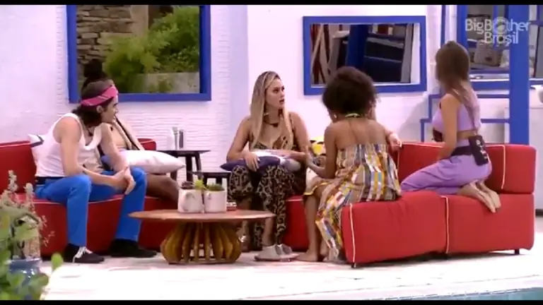 BBB21: Sarah revela que seguia Bolsonaro no Instagram antes do reality