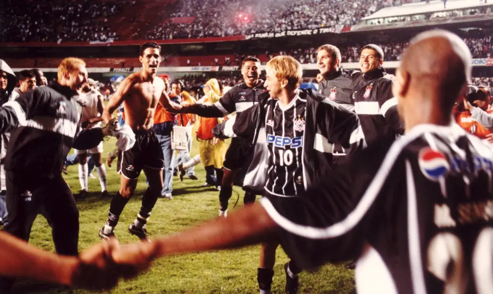 RedeTV! transmitiu Campeonato Paulista em 2001, ano em que Corinthians ficou com o título