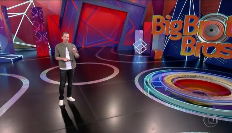 Tiago Leifert apresentando o BBB21