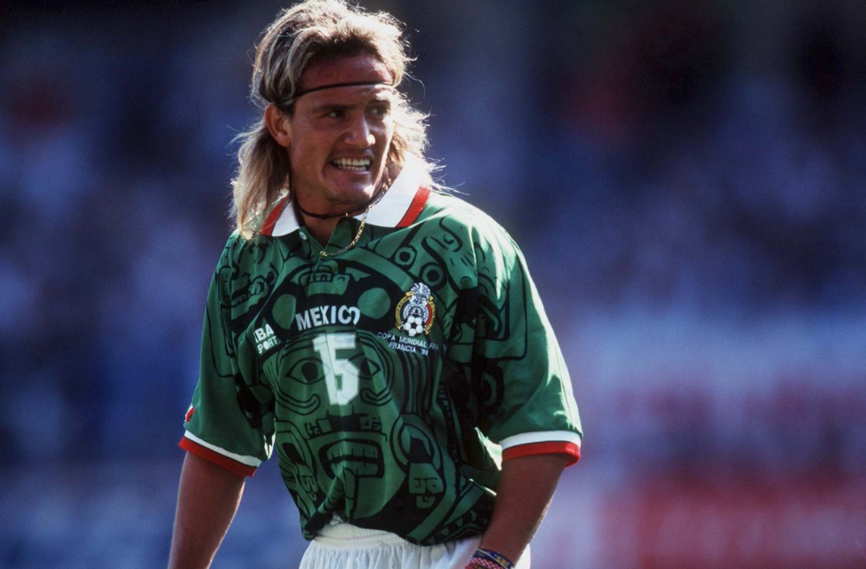 Quarto maior artilheiro da seleção mexicana, Hernandez esteve na Copa de 98 e 2002, e no Big Brother em 2005