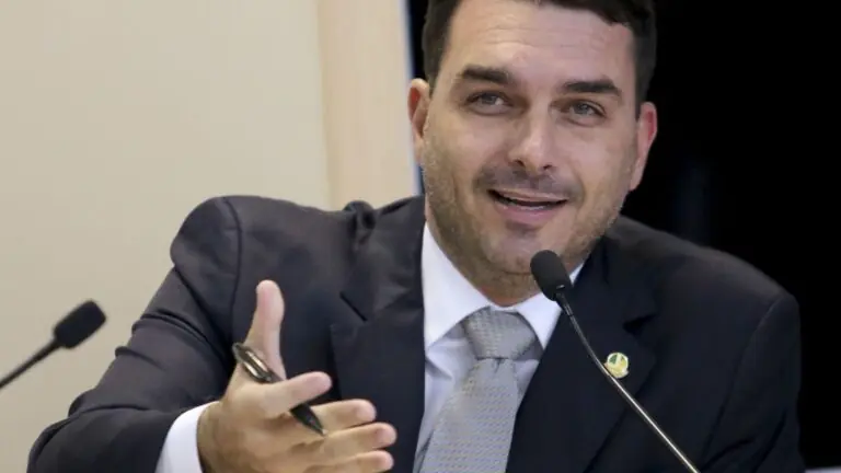 Veja fotos da nova mansão de Flávio Bolsonaro, de R$ 6 milhões