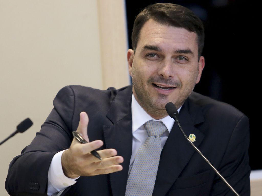 Imagem mostra o senador filho do presidente, flávio bolsonaro
