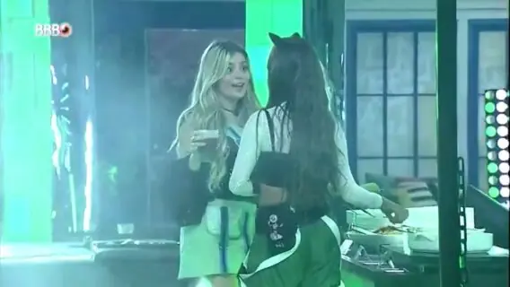Festa de ontem BBB21: Pocah pede voto do líder e Viih provoca Juliette