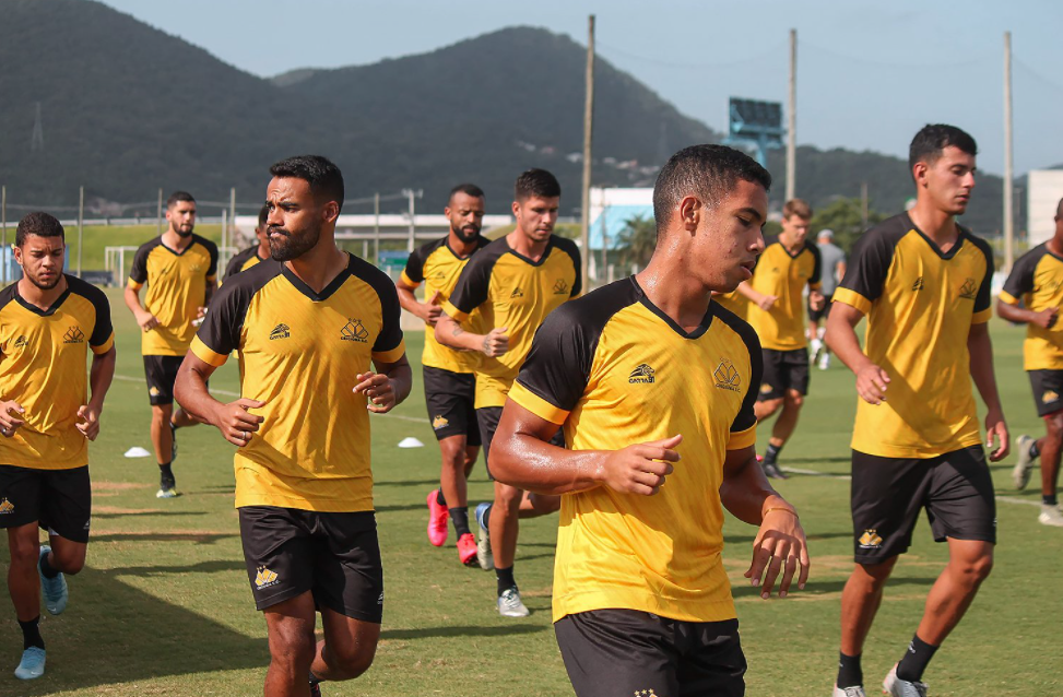 Criciúma e Ponte Preta hoje 8/4: onde assistir e horário da Copa do Brasil