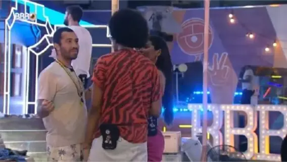 BBB21: Gilberto faz revelação picante durante festa