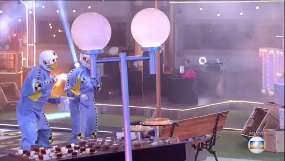 BBB21: Boninho de Dummy invade festa com Pabllo Vittar e Preta Gil