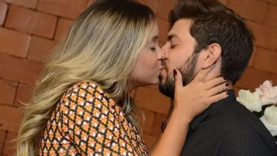 BBB21: Caio pede Waléria em casamento pela segunda vez