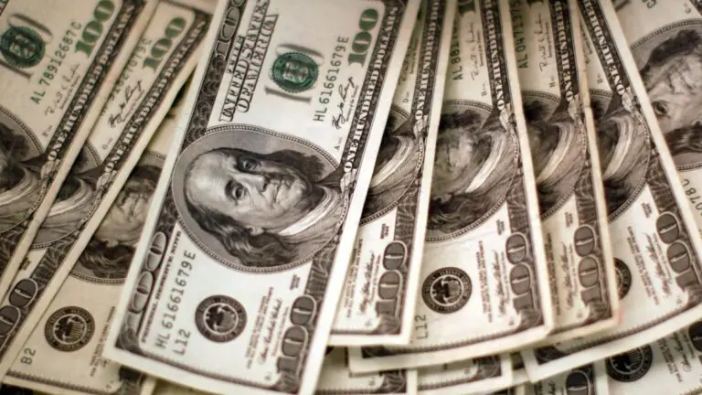 Dólar segue em queda e pode manter ritmo; veja por quê
