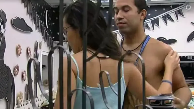 BBB21: Fiuk veta e Gil comunica a Juliette que ela não será imunizada