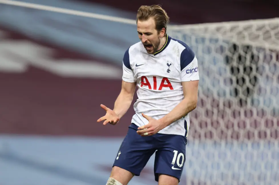 Kane é o segundo jogador mais valioso do futebol atualmente, mas fica fora da escalação por disputar posição com Mbappé