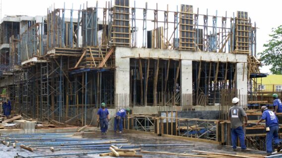 Custo da construção civil desacelera alta em abril