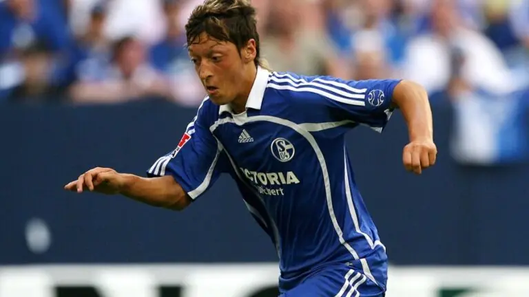 Rebaixado para a 2ª divisão, Schalke 04 já revelou grandes jogadores