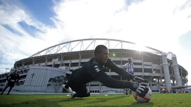 Jogos de hoje na TV (04/04): onde assistir as partidas deste domingo