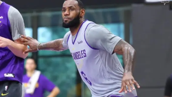 Lebron James está longe de retornar ao elenco do Los Angeles Lakers