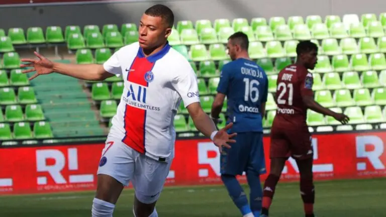 Mbappé lesionado? Pochettino explica situação de craque do PSG