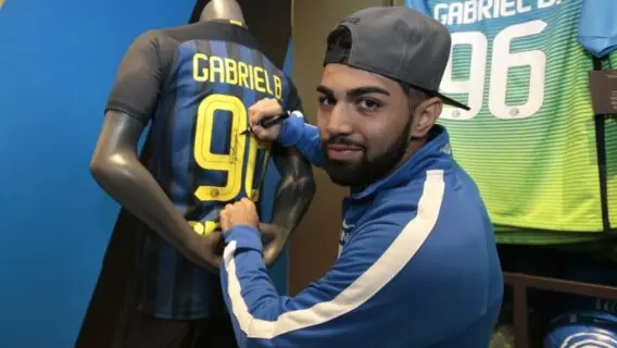 5 jogadores brasileiros que se deram mal no futebol europeu