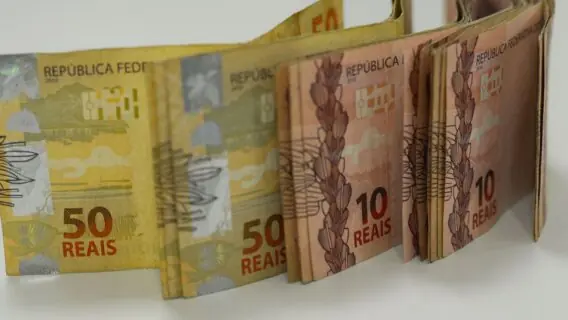 Título atrelado à inflação ou ao juro, qual rende mais?