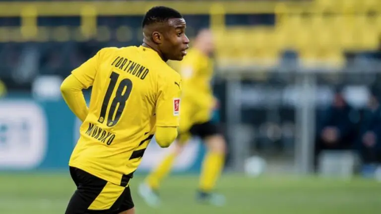 Conheça Youssoufa Moukoko, joia do Borussia Dortmund