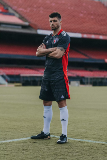 goleiro titular do Tricolor, Tiago Volpi usará vestimenta no próximo jogo