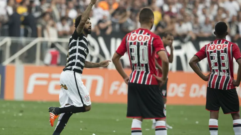 Relembre as principais goleadas do Corinthians diante de seus rivais