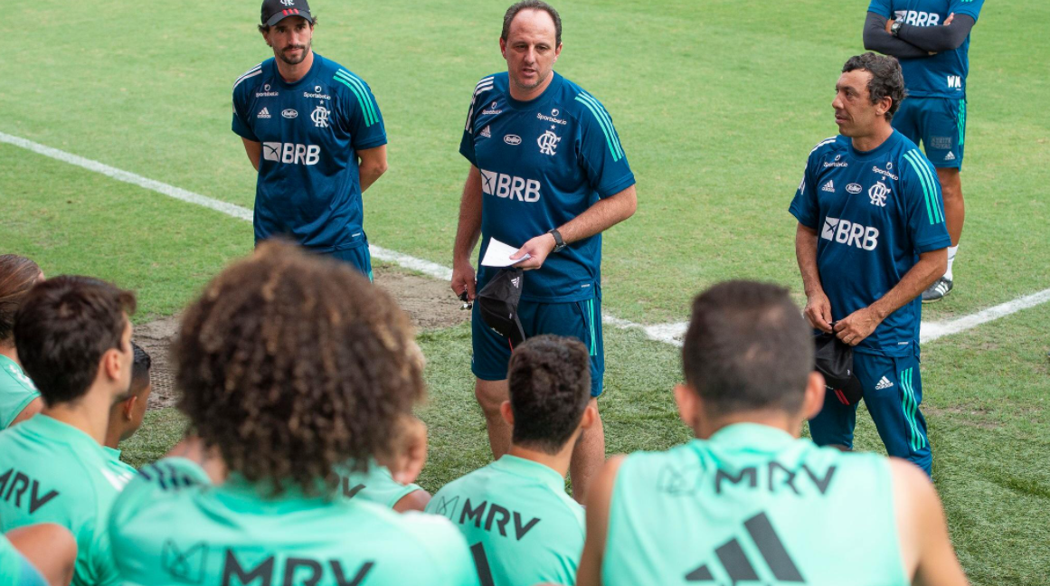 Flamengo planeja dispensar quatro jogadores; veja quem sai