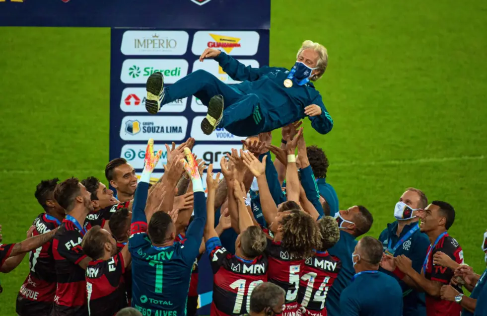 Jorge Jesus conquistou cinco títulos à frente do Flamengo